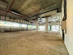 Middle Road (D7), Retail #522853171